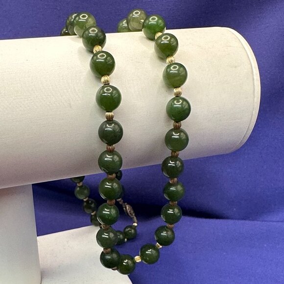 VTG Green Semi-Precious Stone Round Bead Necklace - Picture 2 of 15
